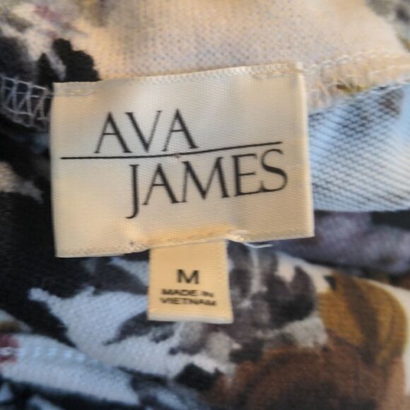 š¤©āAva James floralĀ print top size medium š¤©ā2ā forā$20 - Picture 4 of 5